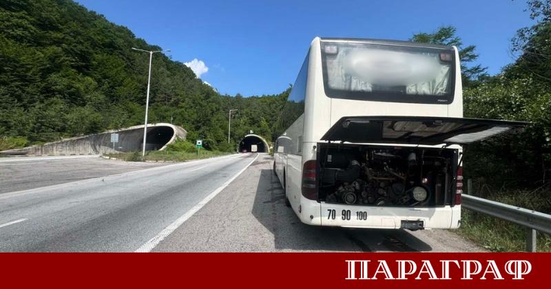 Инцидент с пътническо превозно средство предизвика временно напрежение на автомагистрала