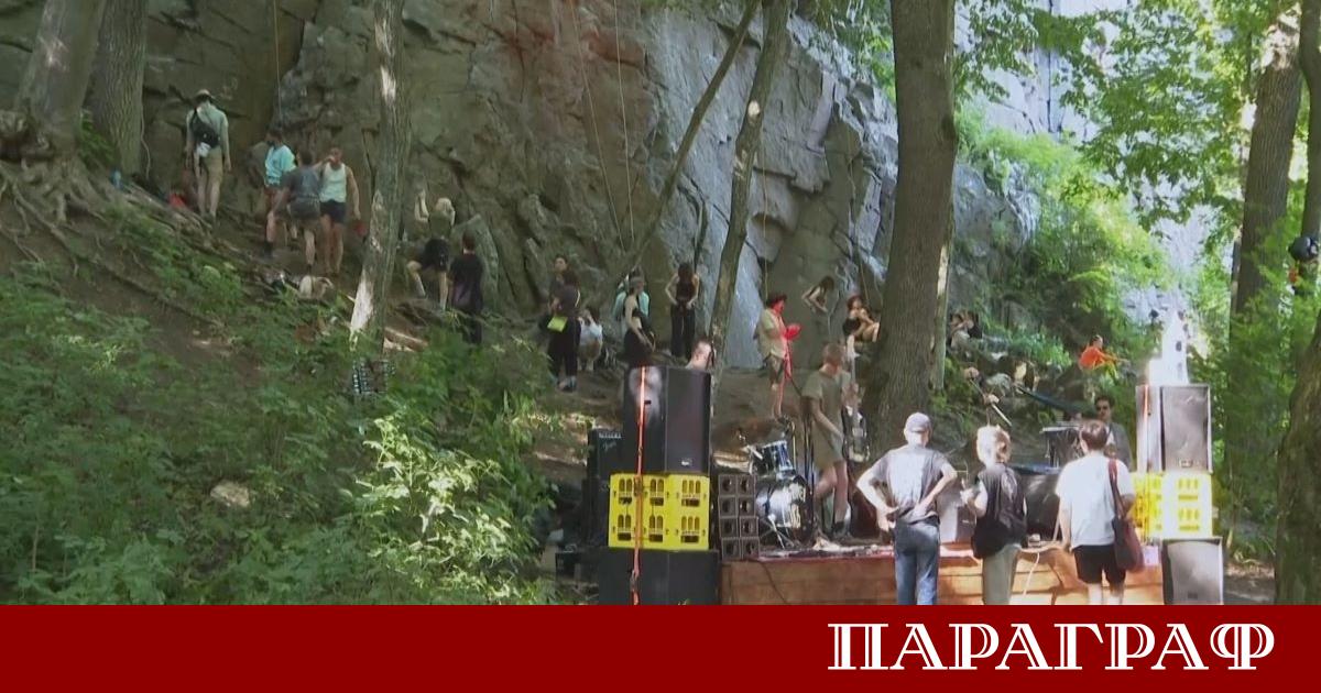 Стотици граждани на Украйна търсят поне за кратко бягство от