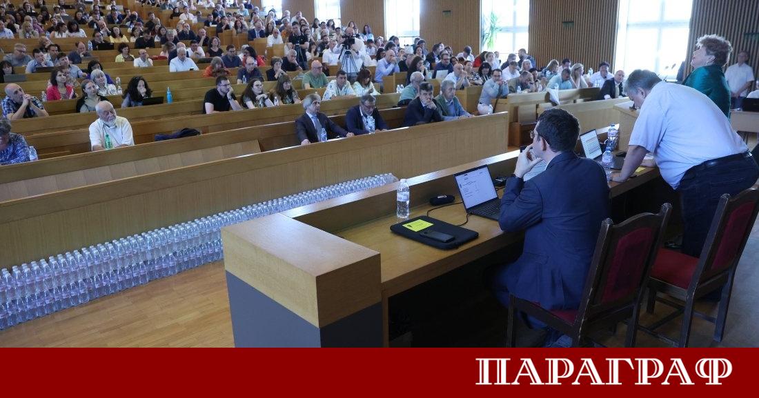 Проф д р Елиза Стефанова застава начело на Софийския университет