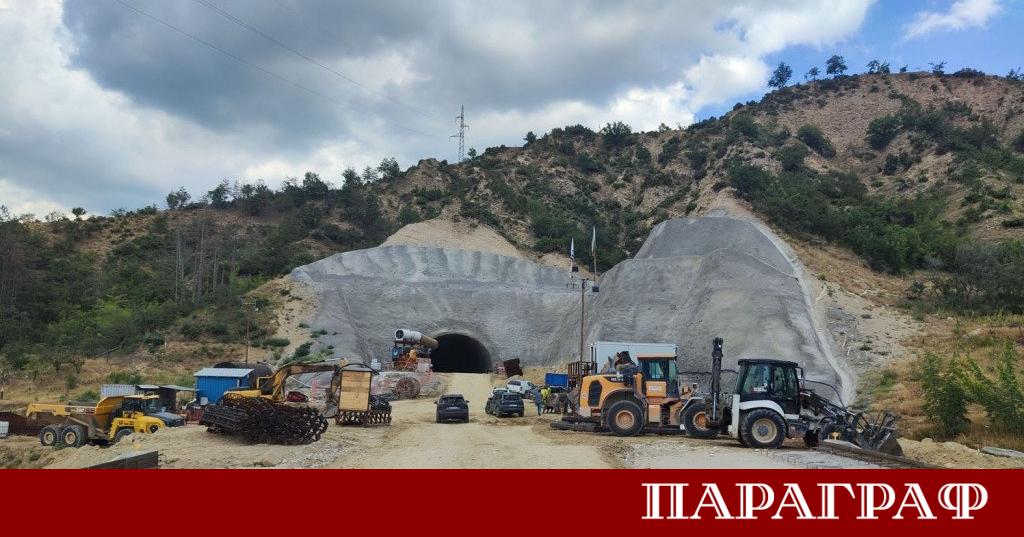 Строителството на обходния път на град Кресна напредва със стабилни