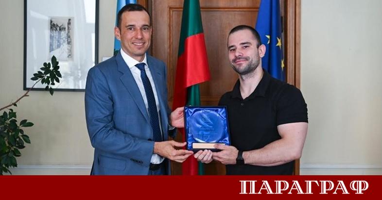 Кметът на София Васил Терзиев награди официално световния шампион по