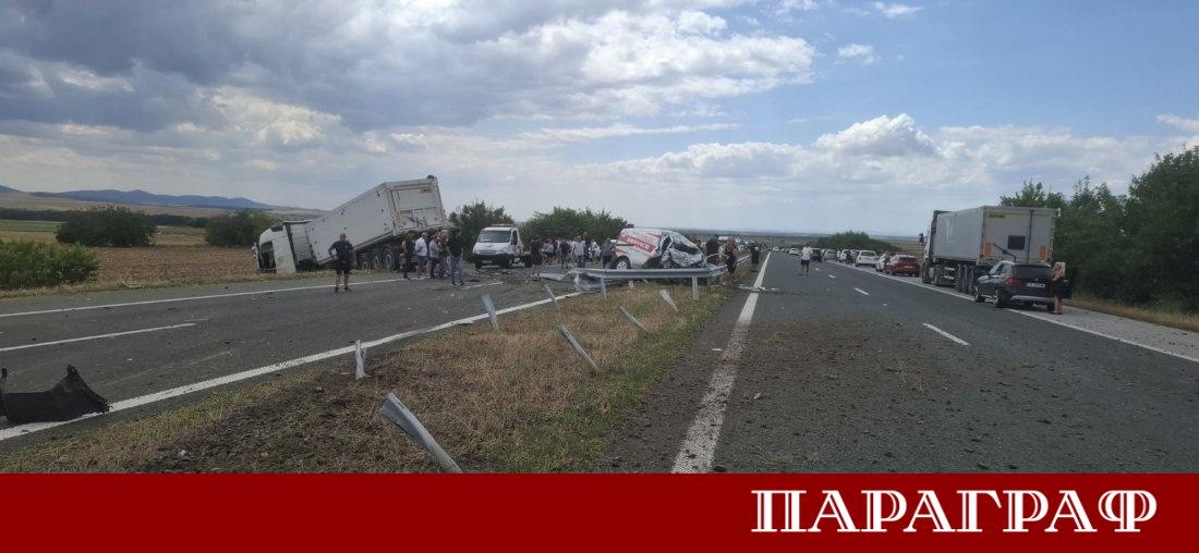 Тежък инцидент с товарен автомобил блокира движението по автомагистрала Тракия