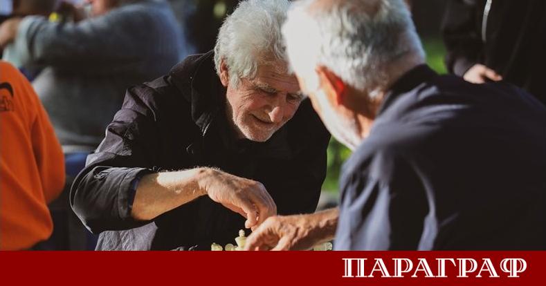 Броят на българските пенсионери чиито доходи са ограничени от законовия