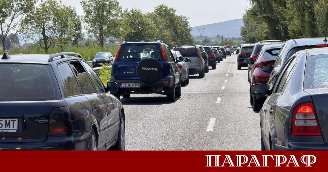 Огромно задръстване парализира движението на изхода на Бургас в посока