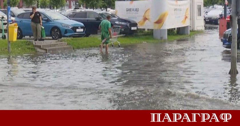 Силна буря връхлетя окръг Прахова в югоизточна Румъния Природната стихия