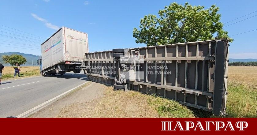 Тежък инцидент блокира движението по Подбалканския път в следобедните часове