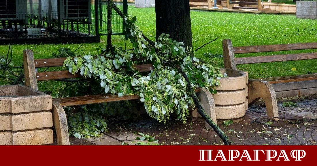 Силната буря в град Ямбол предизвика сериозни инциденти с граждани
