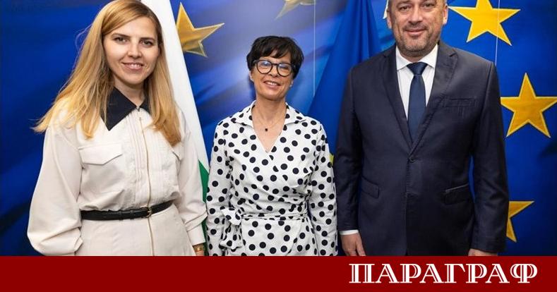 Външният министър Велислава Петрова и министърът на транспорта Георги Пеев