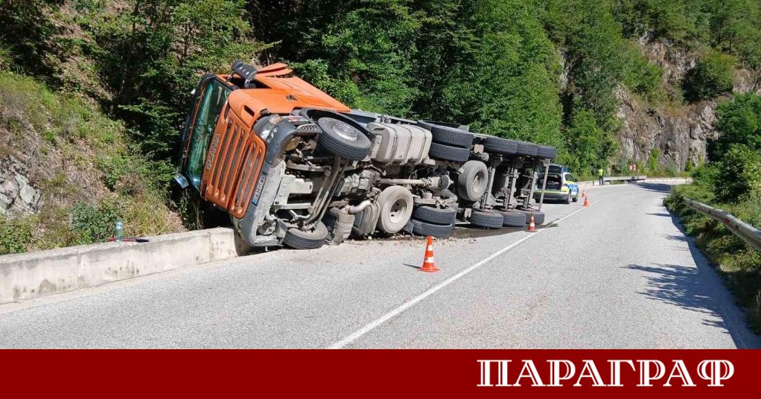 Тежък инцидент с тежкотоварен автомобил затрудни трафика по основната пътна