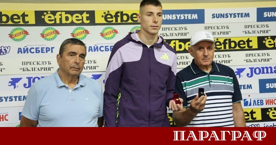 Най добрият български лекоатлет Божидар Саръбоюков и неговият наставник Димитър