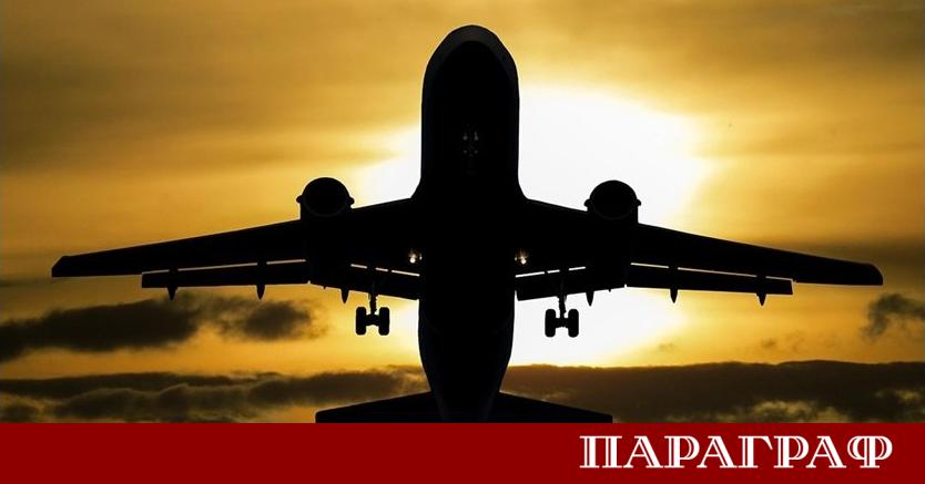 Photo: paragraf.bg Лаптоп се запали в самолет: петима пътници са с изгаряния